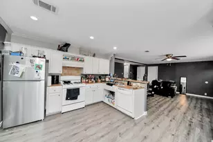 1074 South Ln, Houston, TX 77088 - Photo 9