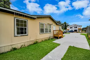 1074 South Ln, Houston, TX 77088 - Photo 29