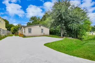 1074 South Ln, Houston, TX 77088 - Photo 33