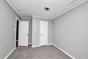 1074 South Ln, Houston, TX 77088 - Photo 5