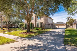 700 Red Oak Ln, Friendswood, TX 77546 - Photo 3