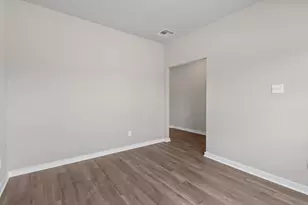 247 Bay Laurel Ct, Alvin, TX 77511 - Photo 9