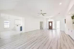 3810 E Peach Hollow Cir, Pearland, TX 77584 - Photo 7