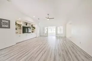 3810 E Peach Hollow Cir, Pearland, TX 77584 - Photo 5