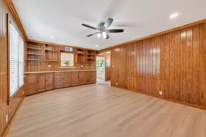 729 Loggins Drive, West Columbia, TX 77486 - Photo 17