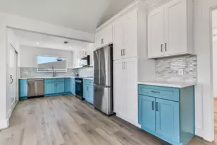 1326 Hawaii Dr, Galveston, TX 77554 - Photo 11