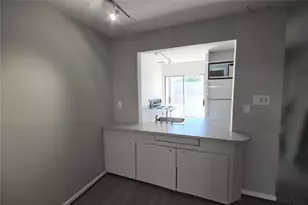 5056 Glenmont Dr, Houston, TX 77081 - Photo 9