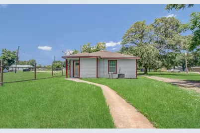 819 Baker Circle, Liberty, TX 77575 - Photo 15