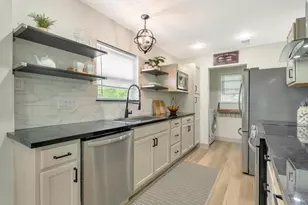 1002 Staples Ave, Seabrook, TX 77586 - Photo 9