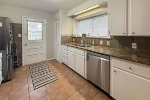 315 Pine St, Lake Jackson, TX 77566 - Photo 9