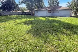 315 Pine St, Lake Jackson, TX 77566 - Photo 23