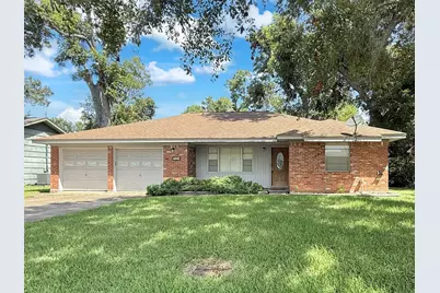 315 Pine Street, Lake Jackson, TX 77566 - Photo 1