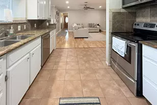 315 Pine St, Lake Jackson, TX 77566 - Photo 9