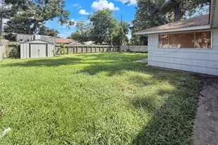 315 Pine St, Lake Jackson, TX 77566 - Photo 21
