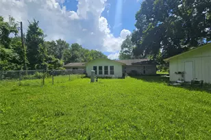 132 Otter Trail, Lake Jackson, TX 77566 - Photo 17