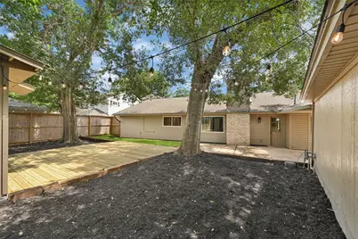 11306 Valley Spring Drive, Houston, TX 77043 - Photo 45