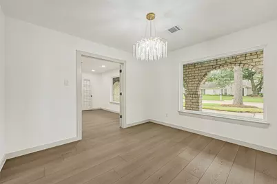 11306 Valley Spring Drive, Houston, TX 77043 - Photo 17