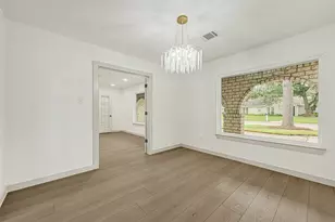 11306 Valley Spring Dr, Houston, TX 77043 - Photo 17