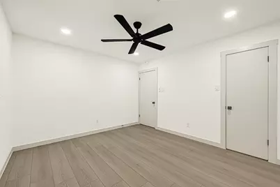 11306 Valley Spring Drive, Houston, TX 77043 - Photo 29