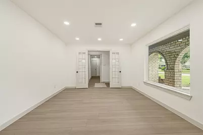11306 Valley Spring Drive, Houston, TX 77043 - Photo 15
