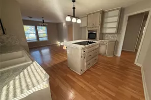 8109 Magnolia Ln, Hitchcock, TX 77563 - Photo 7