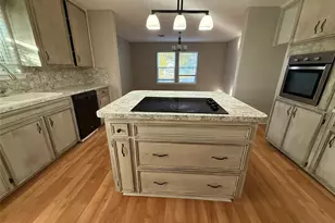 8109 Magnolia Ln, Hitchcock, TX 77563 - Photo 9