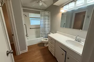 8109 Magnolia Ln, Hitchcock, TX 77563 - Photo 11