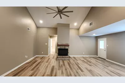 10735 Parkland Woods Drive, Sugar Land, TX 77498 - Photo 5