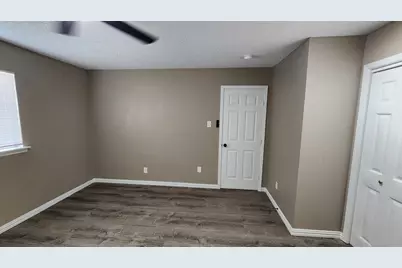 10735 Parkland Woods Drive, Sugar Land, TX 77498 - Photo 9
