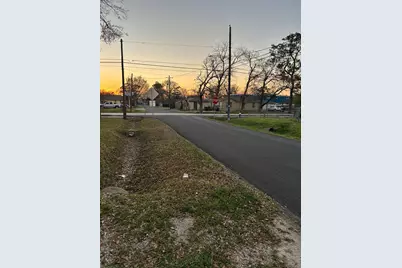 604 Yorkshire Street, Houston, TX 77022 - Photo 3