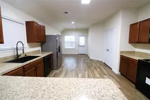 10338 Douglas Fir Villa Ave, Houston, TX 77044 - Photo 9