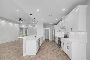1220 Appaloosa Cir, Angleton, TX 77515 - Photo 19