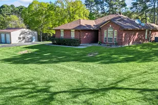 13 Westwood Dr, Huntsville, TX 77320 - Photo 3