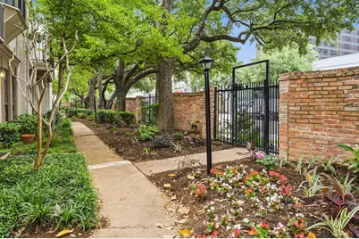 5382 Brownway Street #D39, Houston, TX 77056 - Photo 5