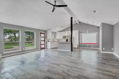 638 Fair Oak Drive, Stafford, TX 77477 - Photo 5