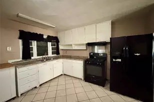 401 Honeysuckle Dr, La Marque, TX 77568 - Photo 9