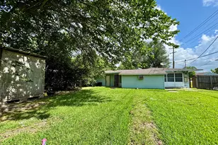 401 Honeysuckle Dr, La Marque, TX 77568 - Photo 21