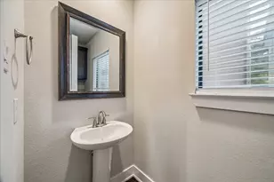 608 W 28th St, Houston, TX 77008 - Photo 23