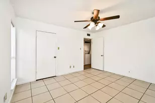 10211 Sugar Branch Dr, Houston, TX 77036 - Photo 25