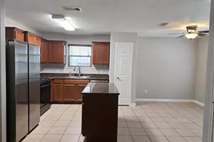 10320 Stone Gate Dr, Conroe, TX 77385 - Photo 5