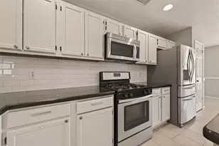 27 Lush Meadow Pl, The Woodlands, TX 77381 - Photo 11