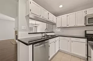 27 Lush Meadow Pl, The Woodlands, TX 77381 - Photo 13