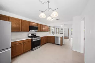 16003 Salton Point Dr, Friendswood, TX 77546 - Photo 5
