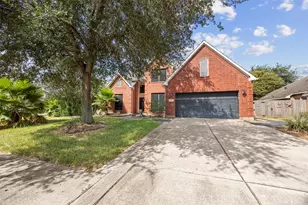 122 Mossey Oak Dr, Baytown, TX 77520 - Photo 1