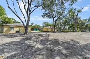 8244 Hartford 1/2 St, Houston, TX 77017 - Photo 17