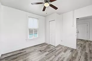 3913 Winnie St, Galveston, TX 77550 - Photo 5