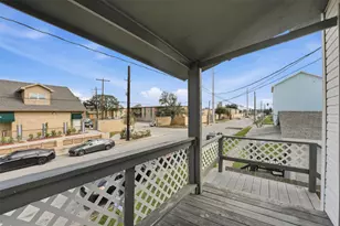 3913 Winnie St, Galveston, TX 77550 - Photo 11