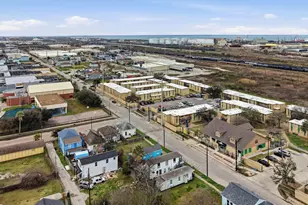 3913 Winnie St, Galveston, TX 77550 - Photo 25