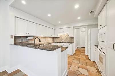 225 Litchfield Lane, Houston, TX 77024 - Photo 15