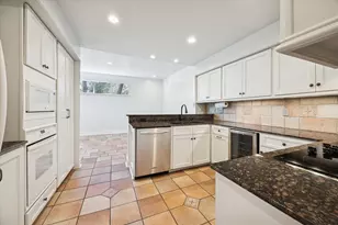 225 Litchfield Ln, Houston, TX 77024 - Photo 17